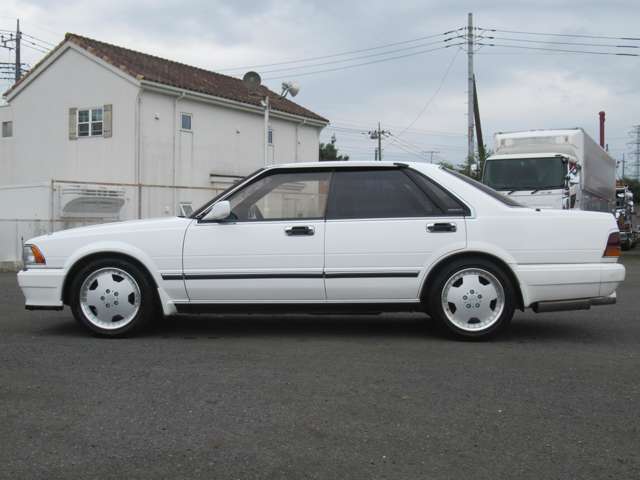 1988 Nissan Cedric – thumbnail 4