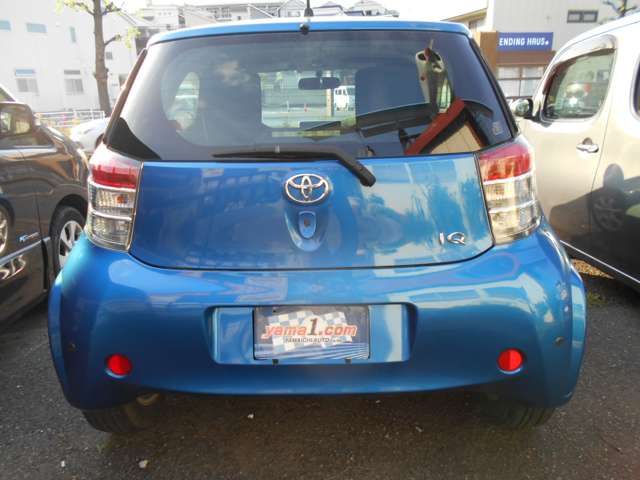 2009 Toyota iQ – thumbnail 4