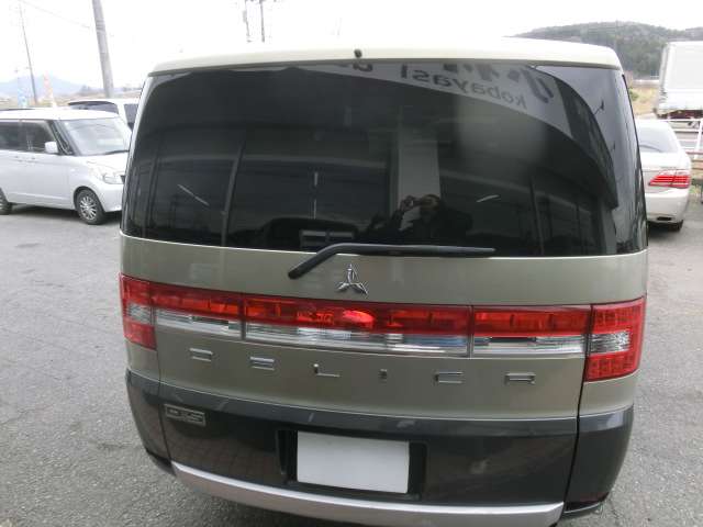 2007 Mitsubishi Delica D:5 – thumbnail 2
