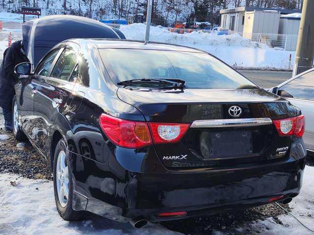 2010 Toyota Mark X – thumbnail 3