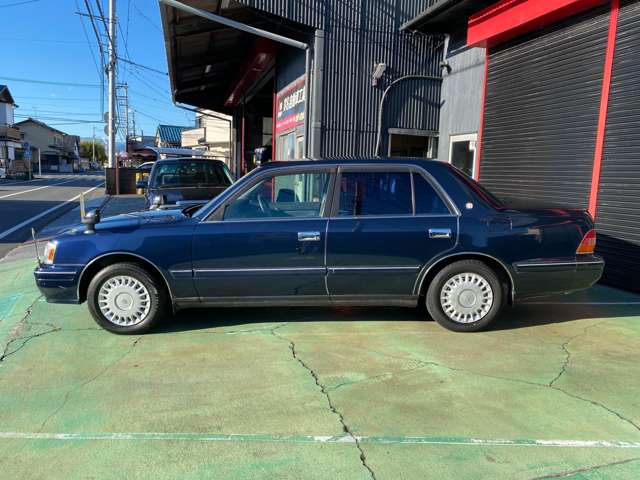 1998 Toyota Crown Sedan – thumbnail 3