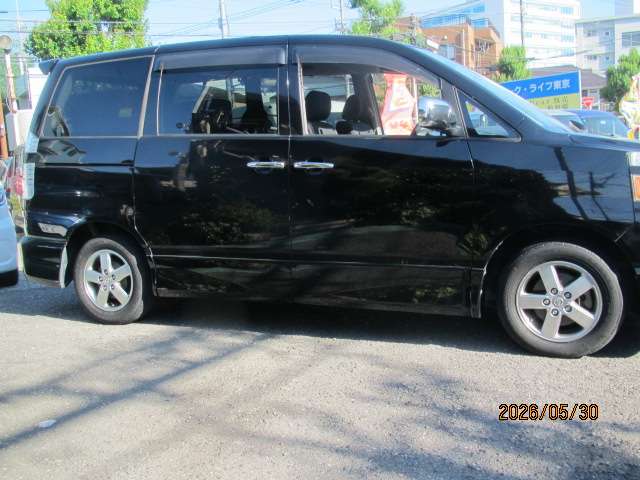 2007 Toyota Voxy – thumbnail 4