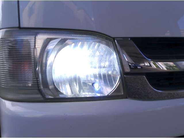 2009 Toyota Regius Ace – thumbnail 4