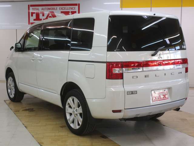 2009 Mitsubishi Delica D:5 – thumbnail 3
