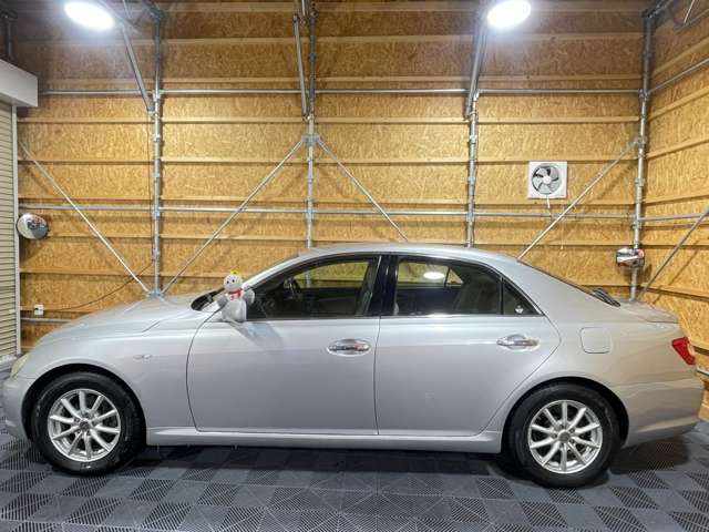 2004 Toyota Mark X – thumbnail 3