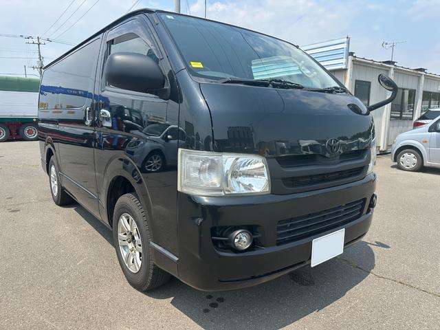 2009 Toyota Regius Ace – thumbnail 2