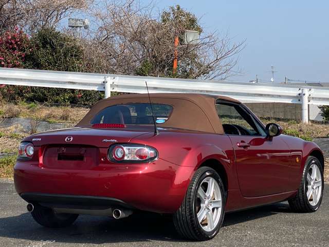 2005 Mazda Roadster – thumbnail 2
