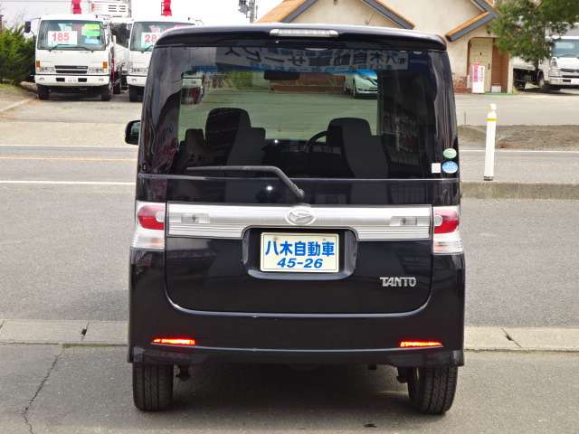 2010 Daihatsu Tanto – thumbnail 3