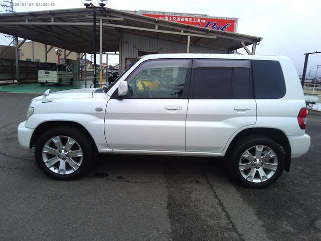 2003 Mitsubishi Pajero iO – thumbnail 3