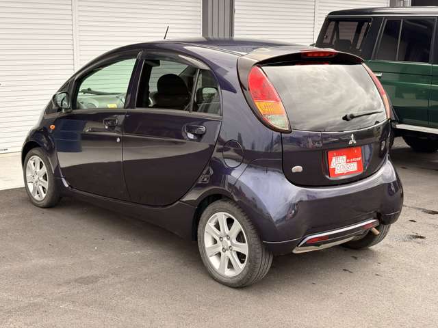 2010 Mitsubishi i – thumbnail 4