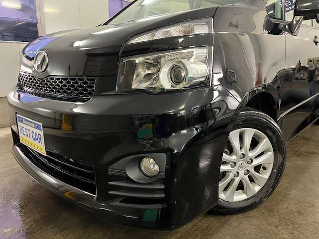 2010 Toyota Voxy – thumbnail 2