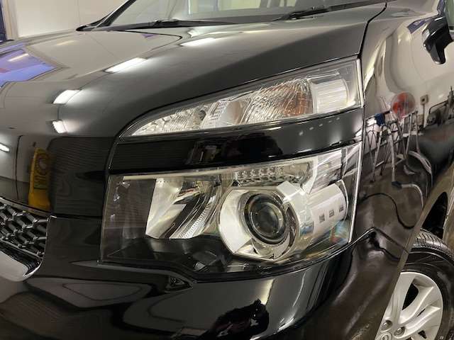 2010 Toyota Voxy – thumbnail 3