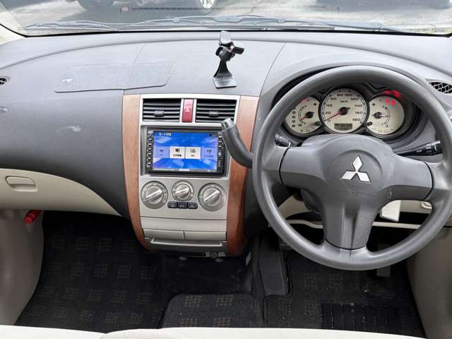 2005 Mitsubishi Colt – thumbnail 4