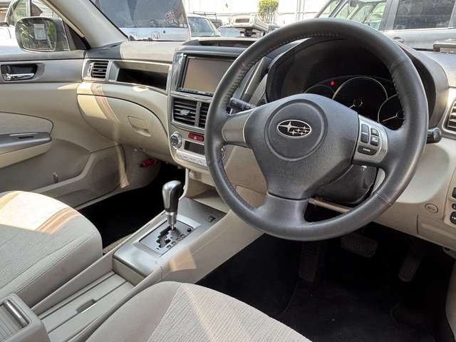 2010 Subaru Exiga – thumbnail 3
