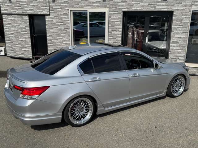 2010 Honda Inspire – thumbnail 2