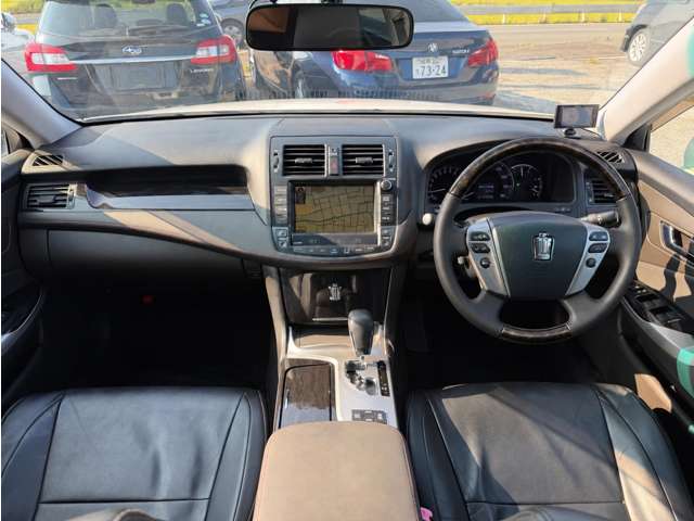 2010 Toyota Crown Athlete – thumbnail 4