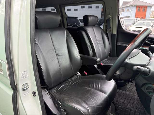 2009 Nissan Elgrand – thumbnail 3