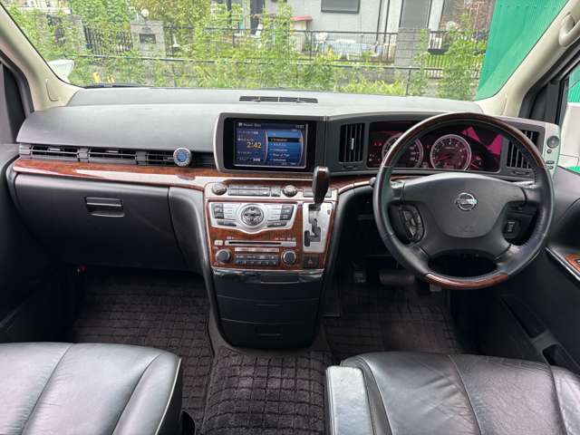 2009 Nissan Elgrand – thumbnail 4