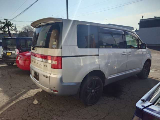 2009 Mitsubishi Delica D:5 – thumbnail 4