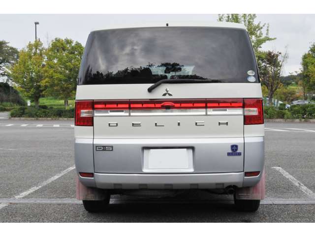 2008 Mitsubishi Delica D:5 – thumbnail 3