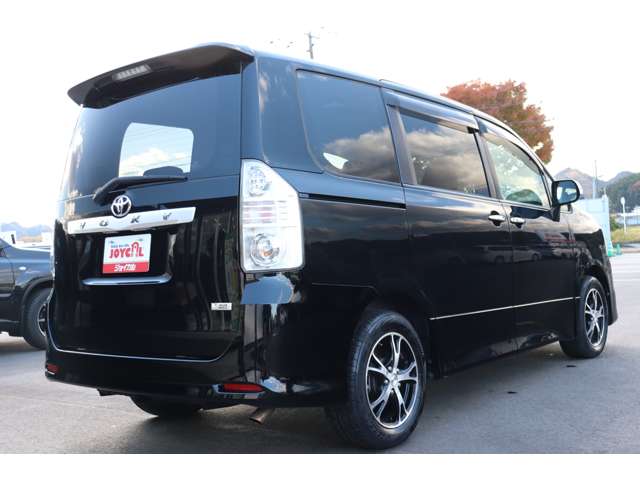 2009 Toyota Voxy – thumbnail 4