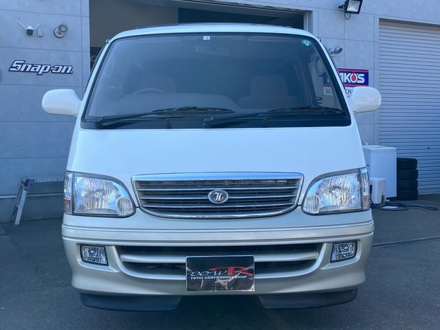 2002 Toyota Hiace – thumbnail 2