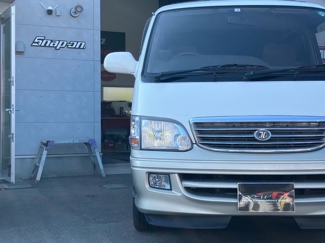 2002 Toyota Hiace – thumbnail 4